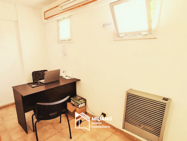 OFICINA COMERCIAL - en pleno Centro de Santa Rosa
