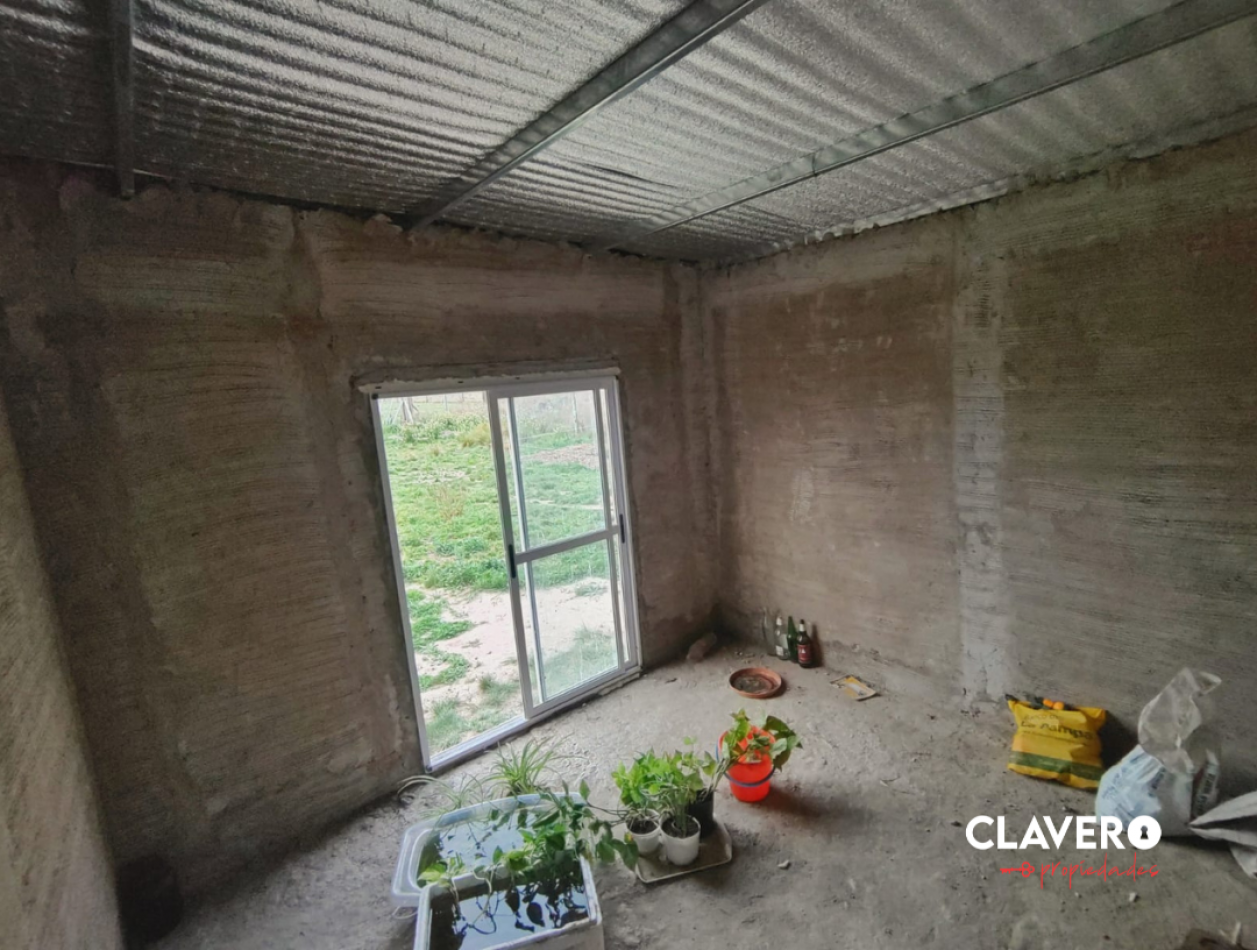 Se Vende: Terreno + Construccion + Servicios