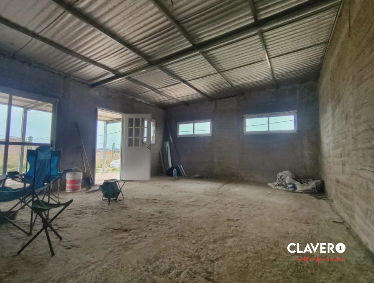 Se Vende: Terreno + Construccion + Servicios