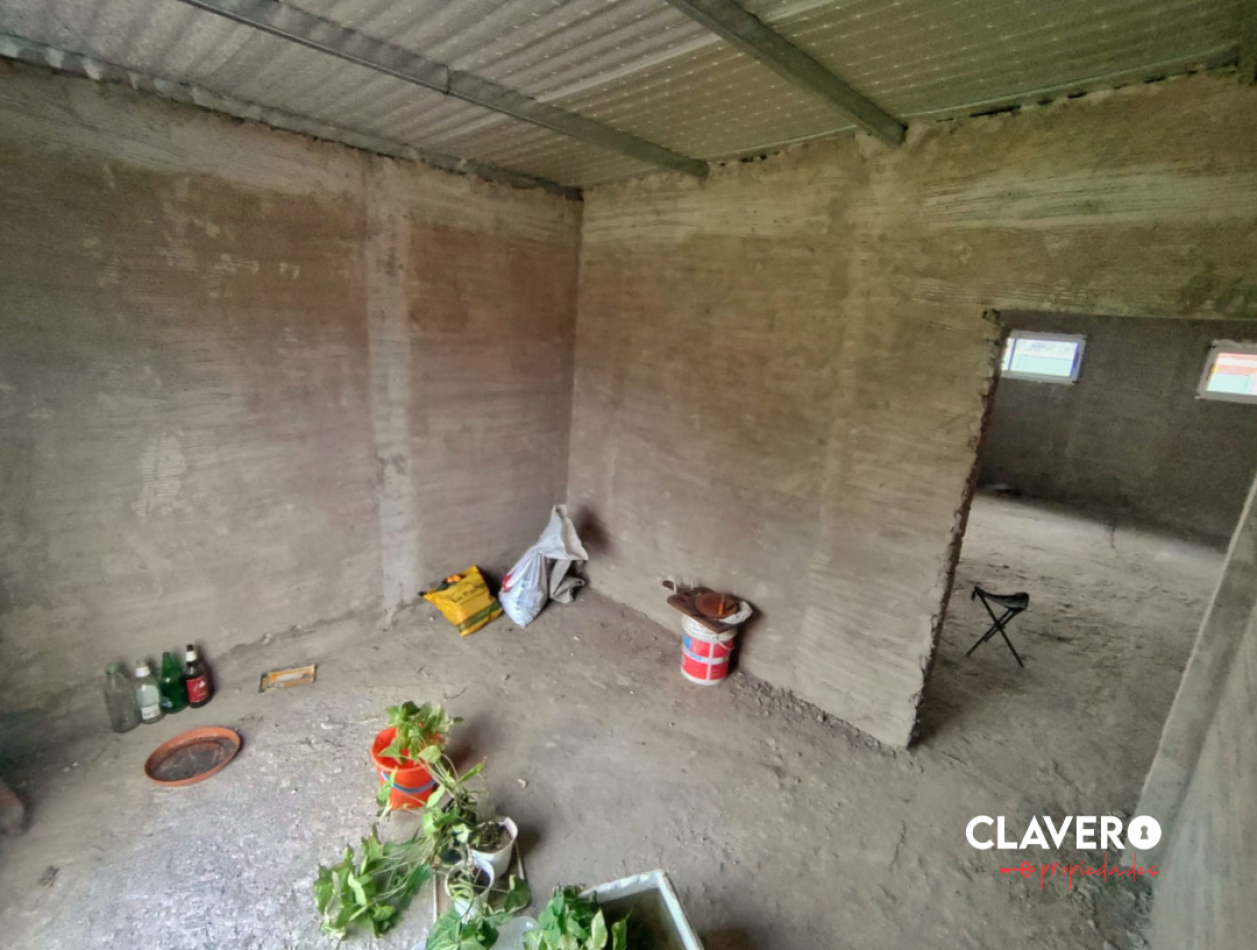 Se Vende: Terreno + Construccion + Servicios