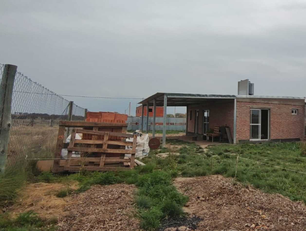 Se Vende: Terreno + Construccion + Servicios