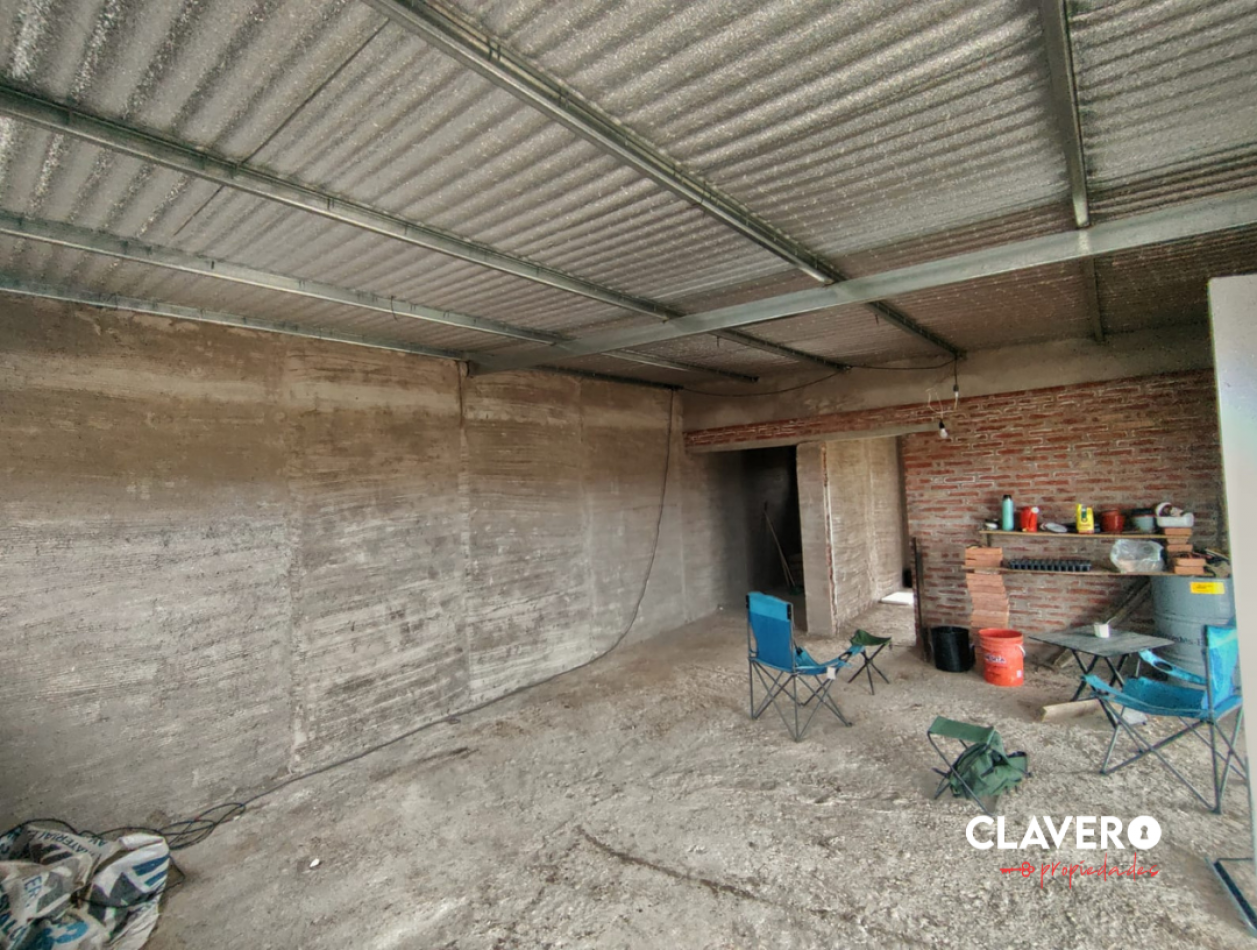 Se Vende: Terreno + Construccion + Servicios