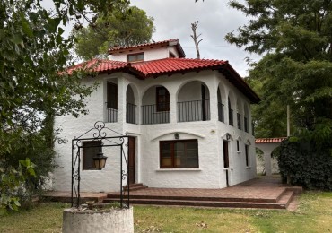 Se alquila casaquinta 4 dormitorios